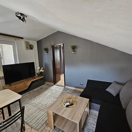 アパート Luciana 2